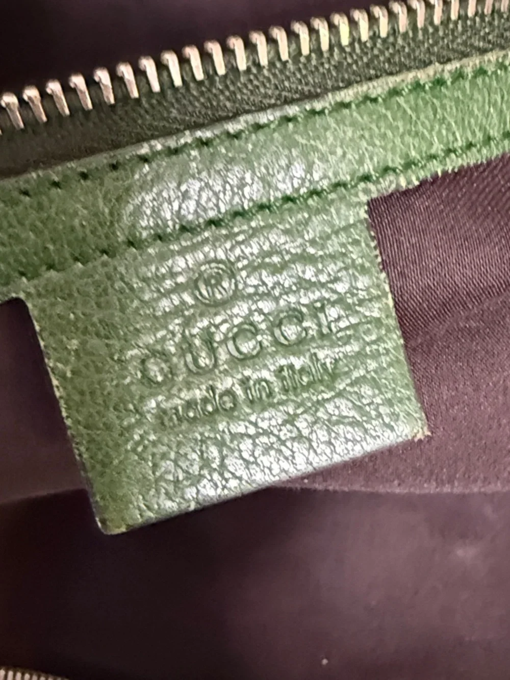 Gucci Kelly Green Leather Shoulder Bag with Gold Logo - Picture 10 of 16